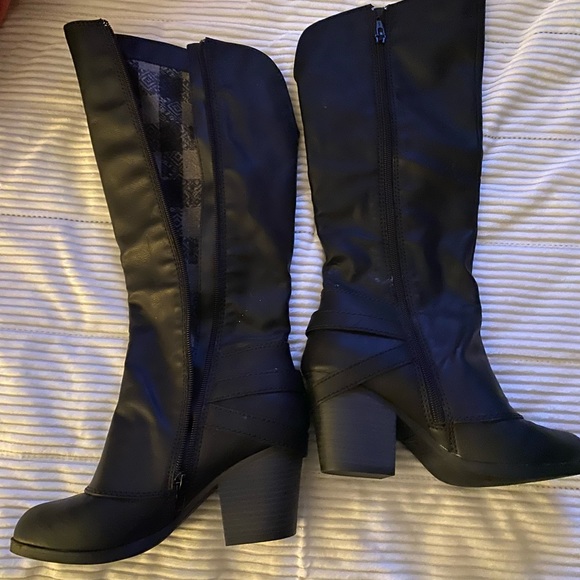 Brand new boots - Picture 3 of 4